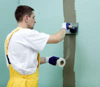 Wykańczanie styków płyt g-k za pomocą masy szpachlowej i taśmy z włókna szklanego