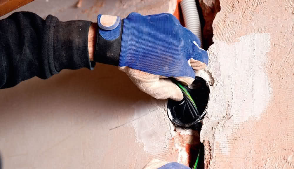 Instalację elektryczną można rozprowadzić w bruzdach wykutych w murze Instalację elektryczną można rozprowadzić w bruzdach wykutych w murze